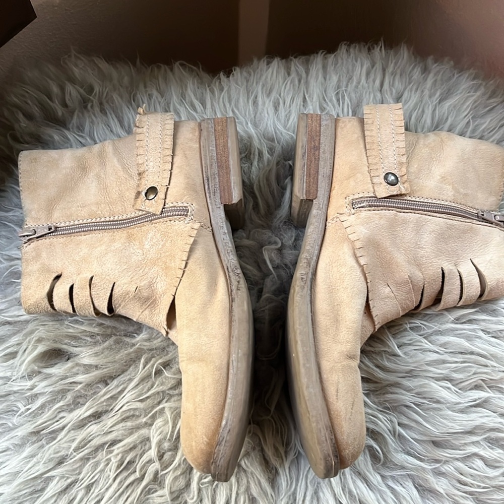SUNDANCE CATALOG tan suede western bootie